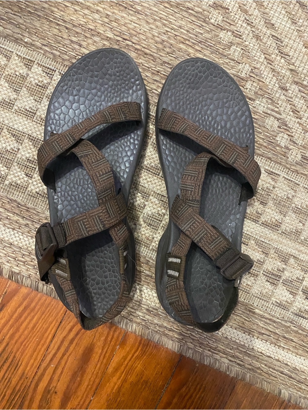Vibrant Men's Brown and Gray Outdoor Strappy Sandals